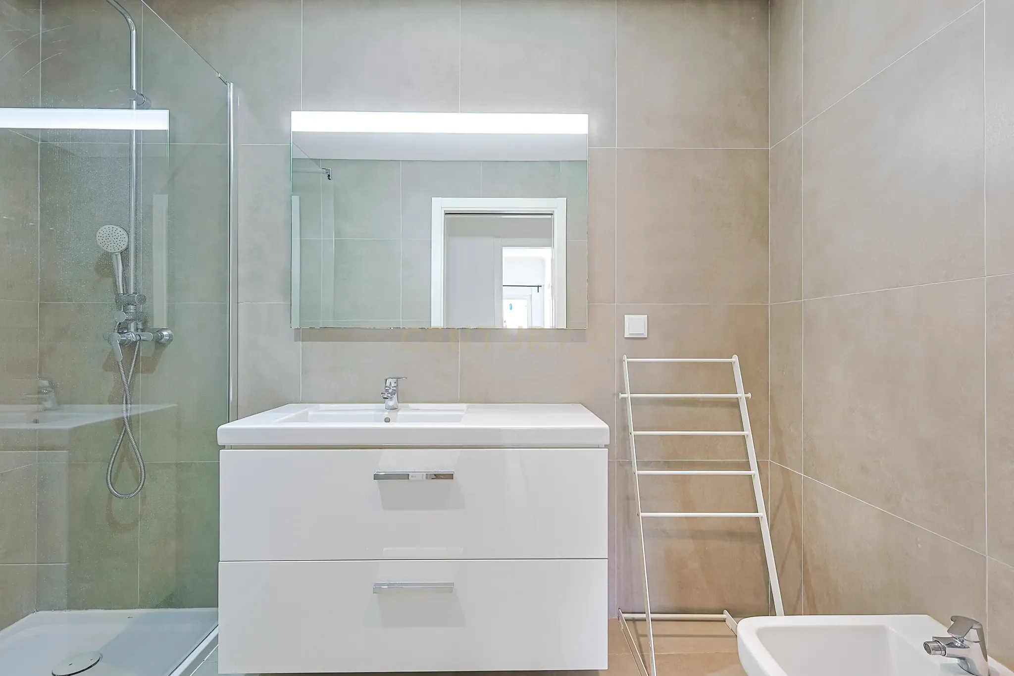 Fotografia 11 de T1 - Apartamento Moderno no Montijo para Arrendamento