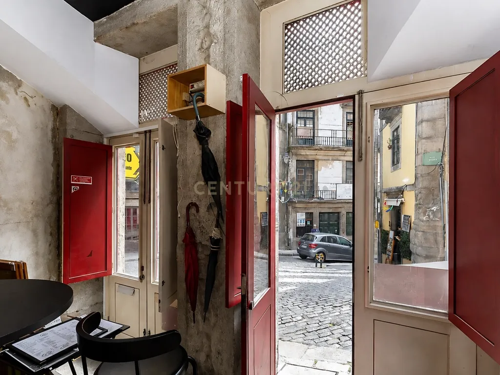Espaço Comercial no Centro Histórico do Porto | Pronto a Explorar - Image 14
