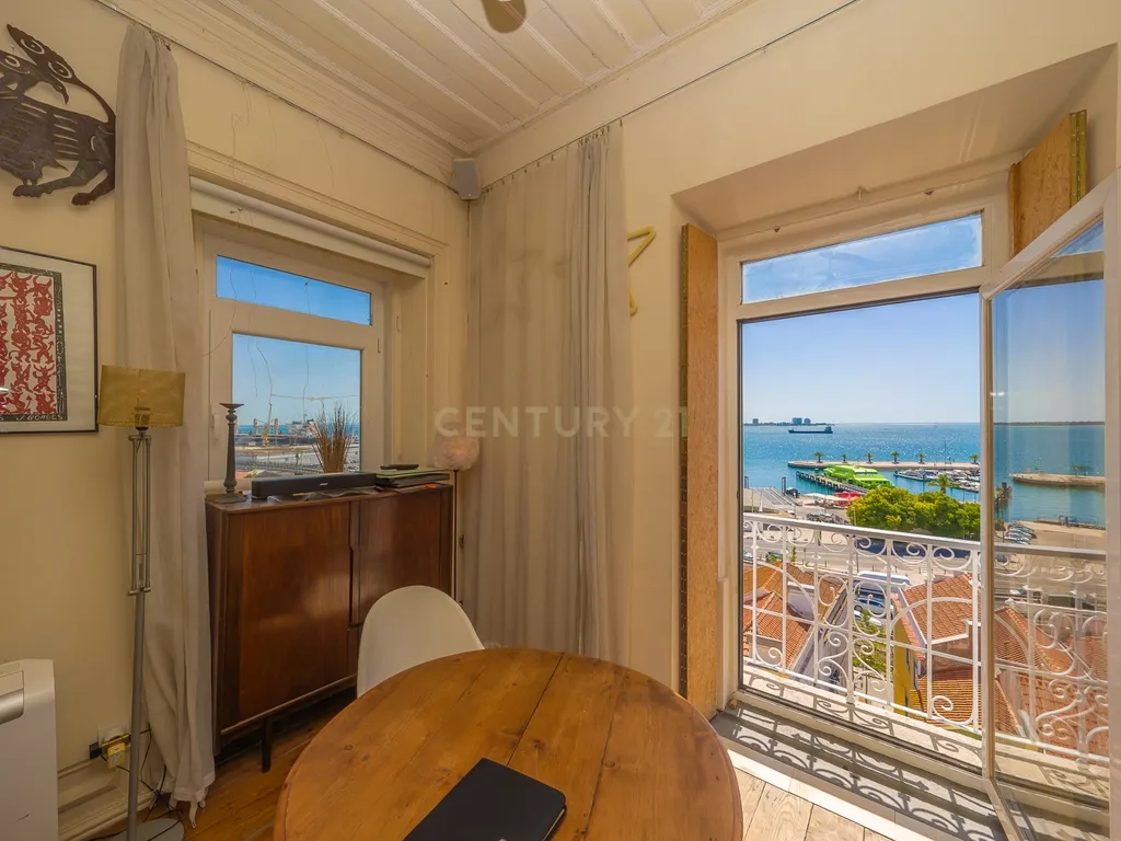 Apartamento com charme em Setúbal com uma vista soberba para o rio e terraço - Image 5