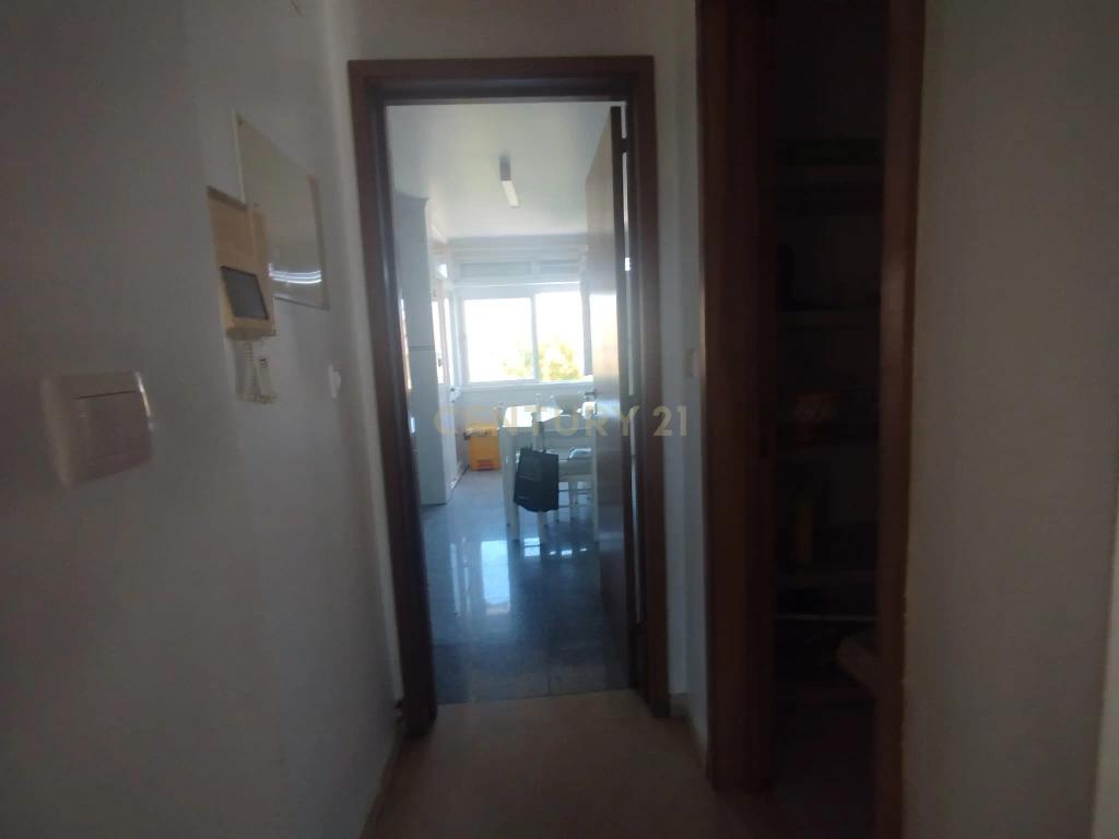 Apartamento T3 com Excelente Exposição Solar, Arrecadação e Ótima Localização no Monte da Caparica - Image 54