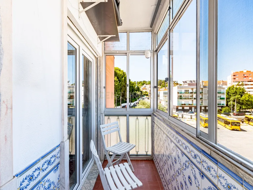 Apartamento T3 em Caneças com Vista e Luz Natural - Image 18