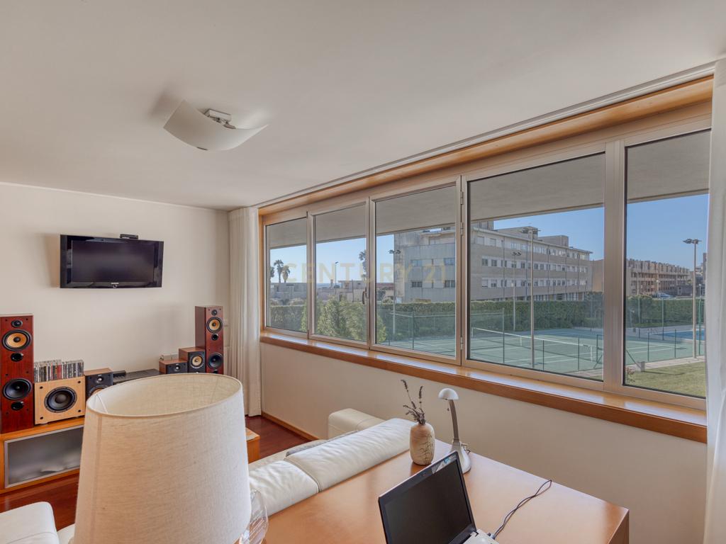 Apartamento T2+1 Duplex em condomínio fechado a  600m da praia - Image 18