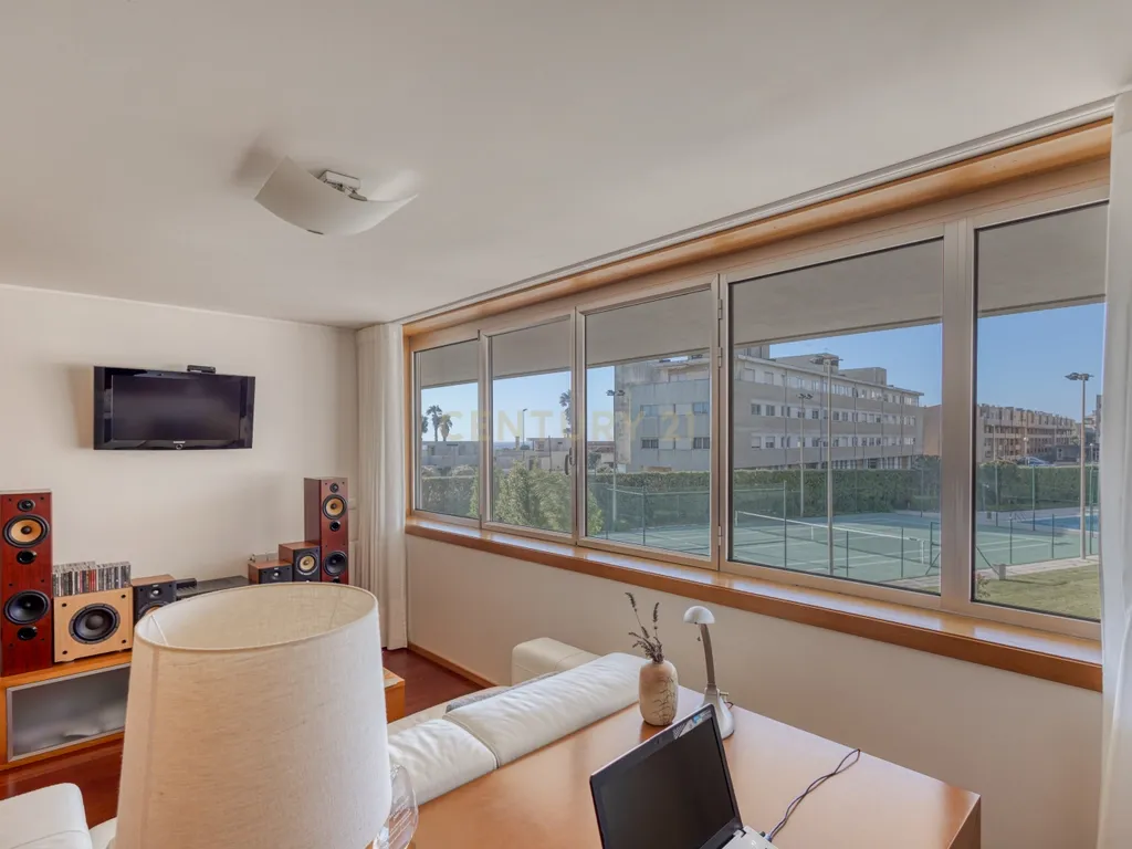 Apartamento T2+1 Duplex em condomínio fechado a 600m da praia - Image 18