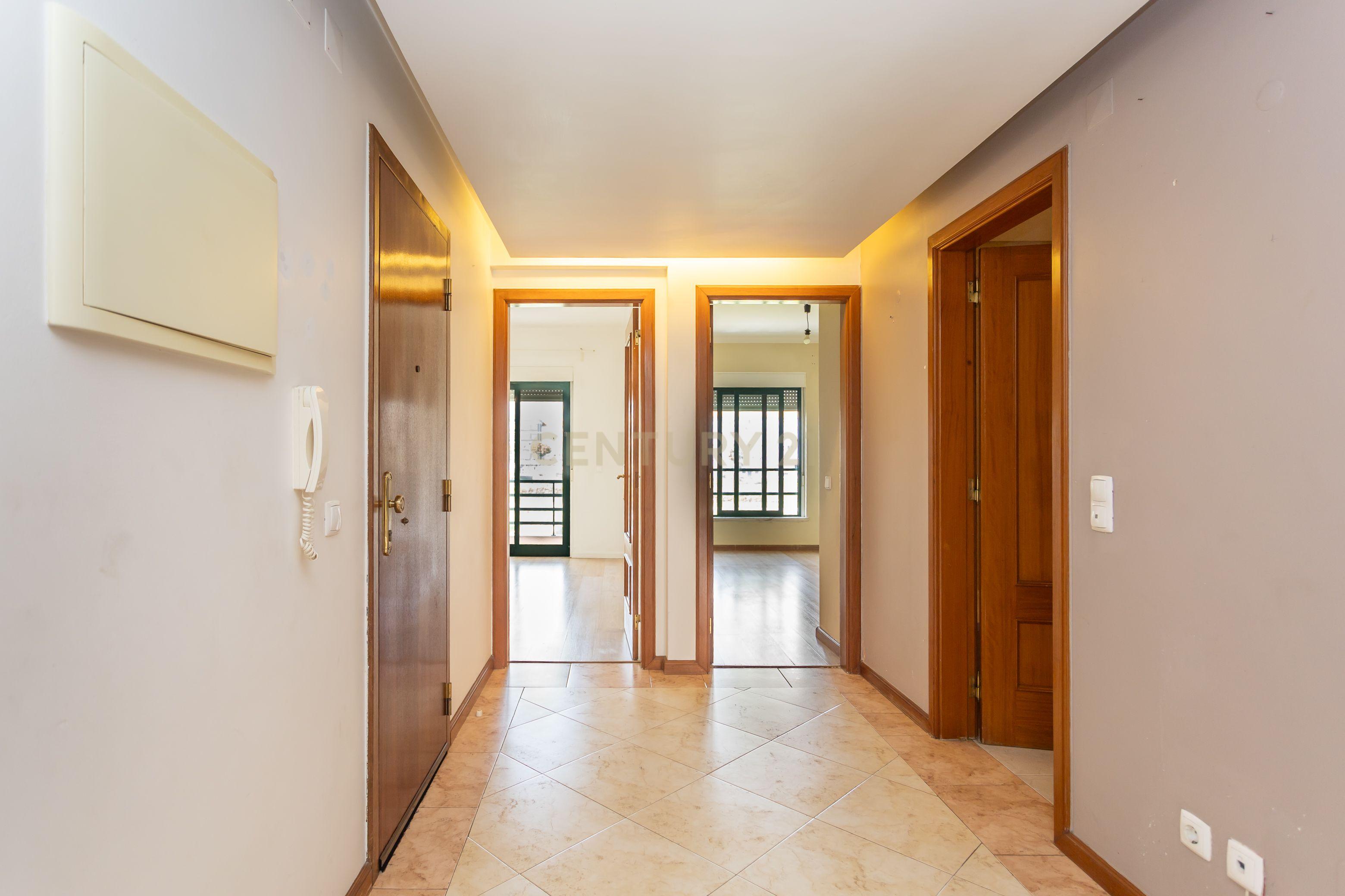 Apartamento T2, Setúbal - Image 1