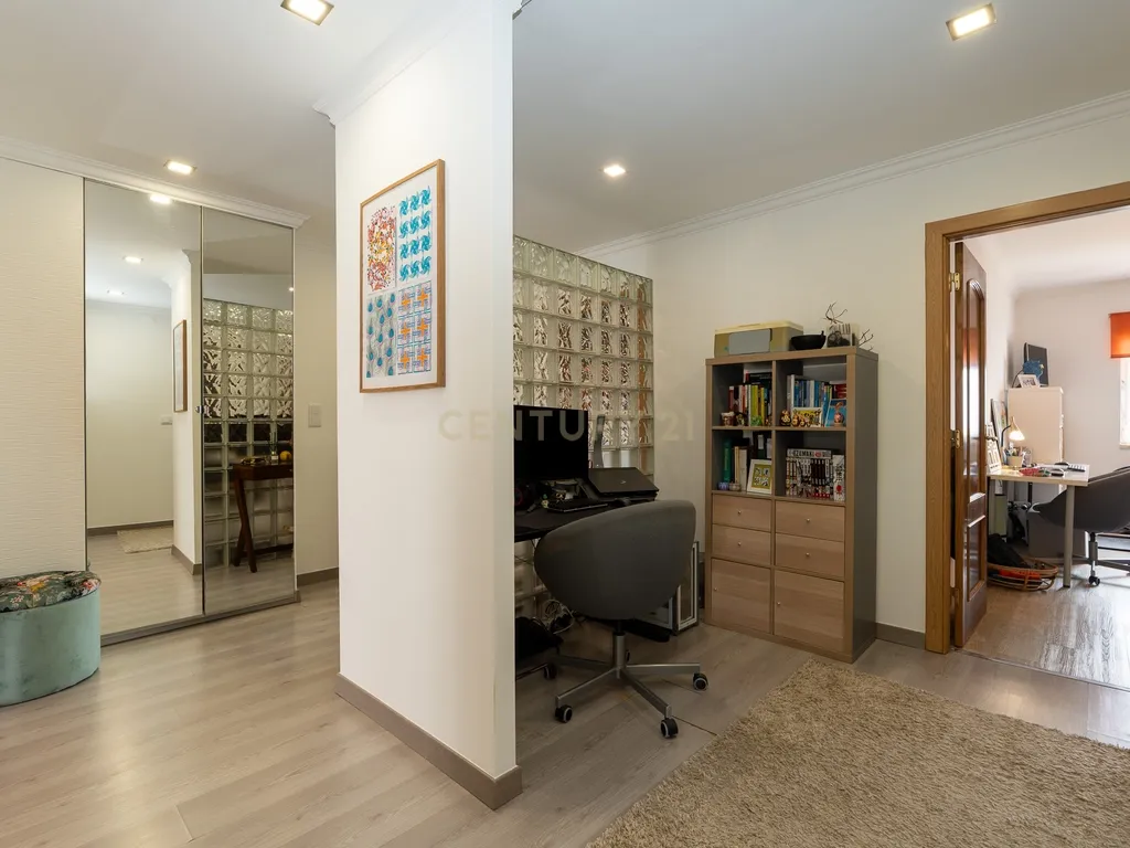 * ESPECTACULAR APARTAMENTO NO CENTRO DE MAFRA, COM VARANDA E PARQUEAMENTO * - Image 14