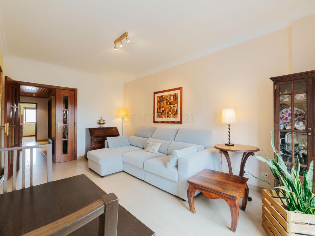 T3 na Ramada | Praça Sara Afonso - Image 3