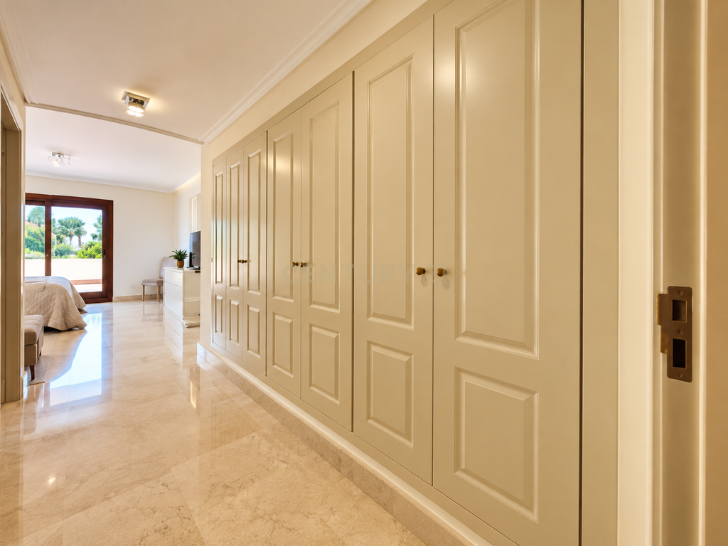 Apartamento Espaçoso com Jardim e Grande Terraço na Prestigiada Zona de Nagüeles, Marbella - Image 18