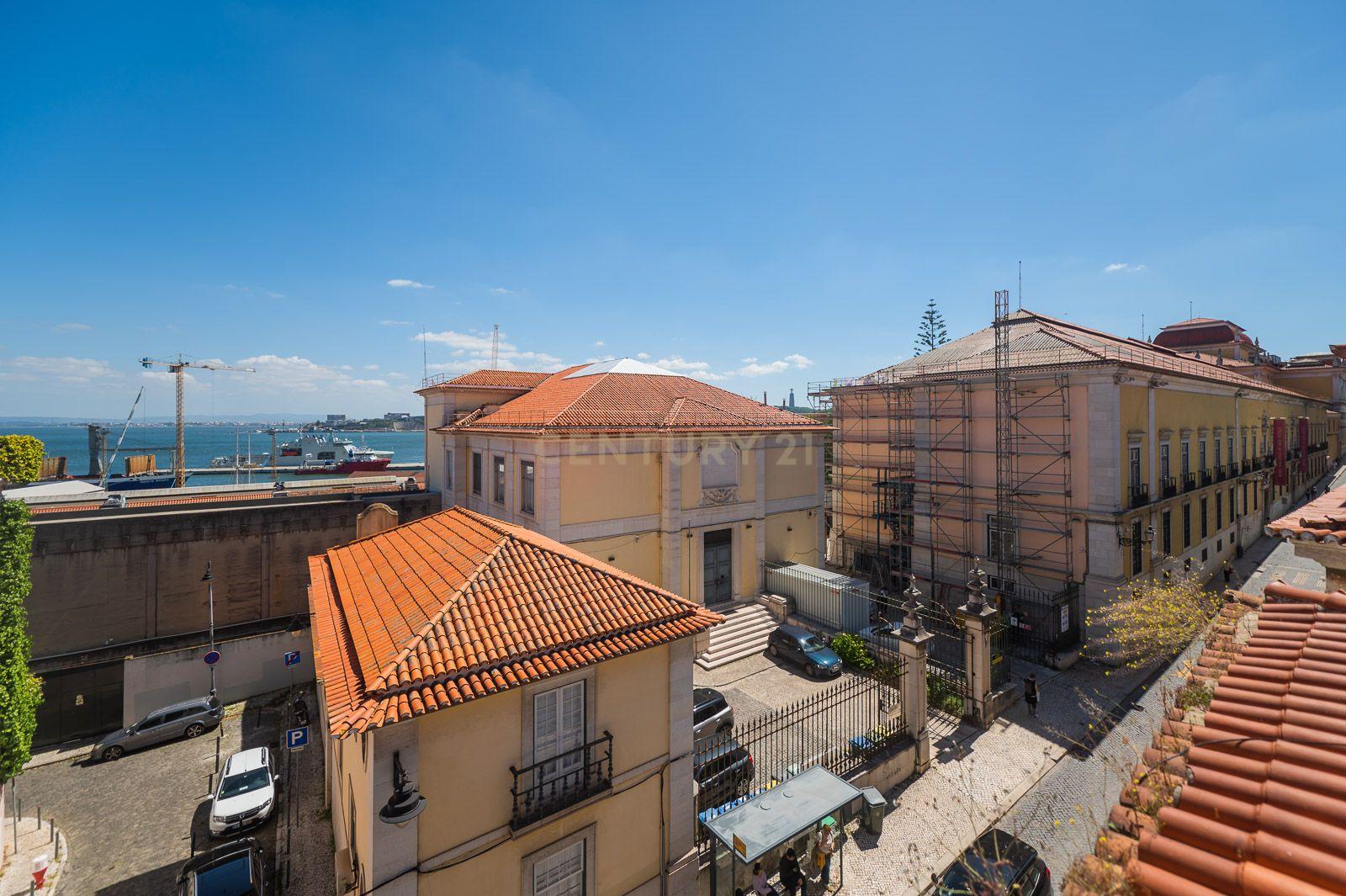 Fotografia 6 de Excelente Apartamento T2 | Janelas Verdes