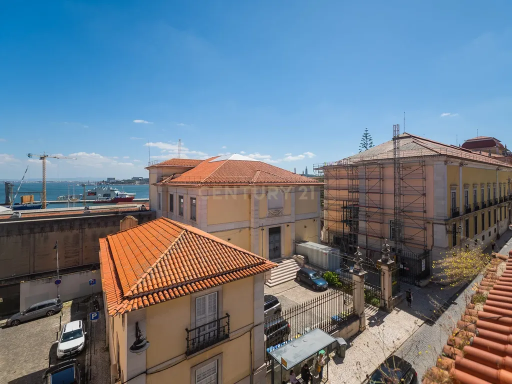 Excelente Apartamento T2 | Janelas Verdes - Image 6
