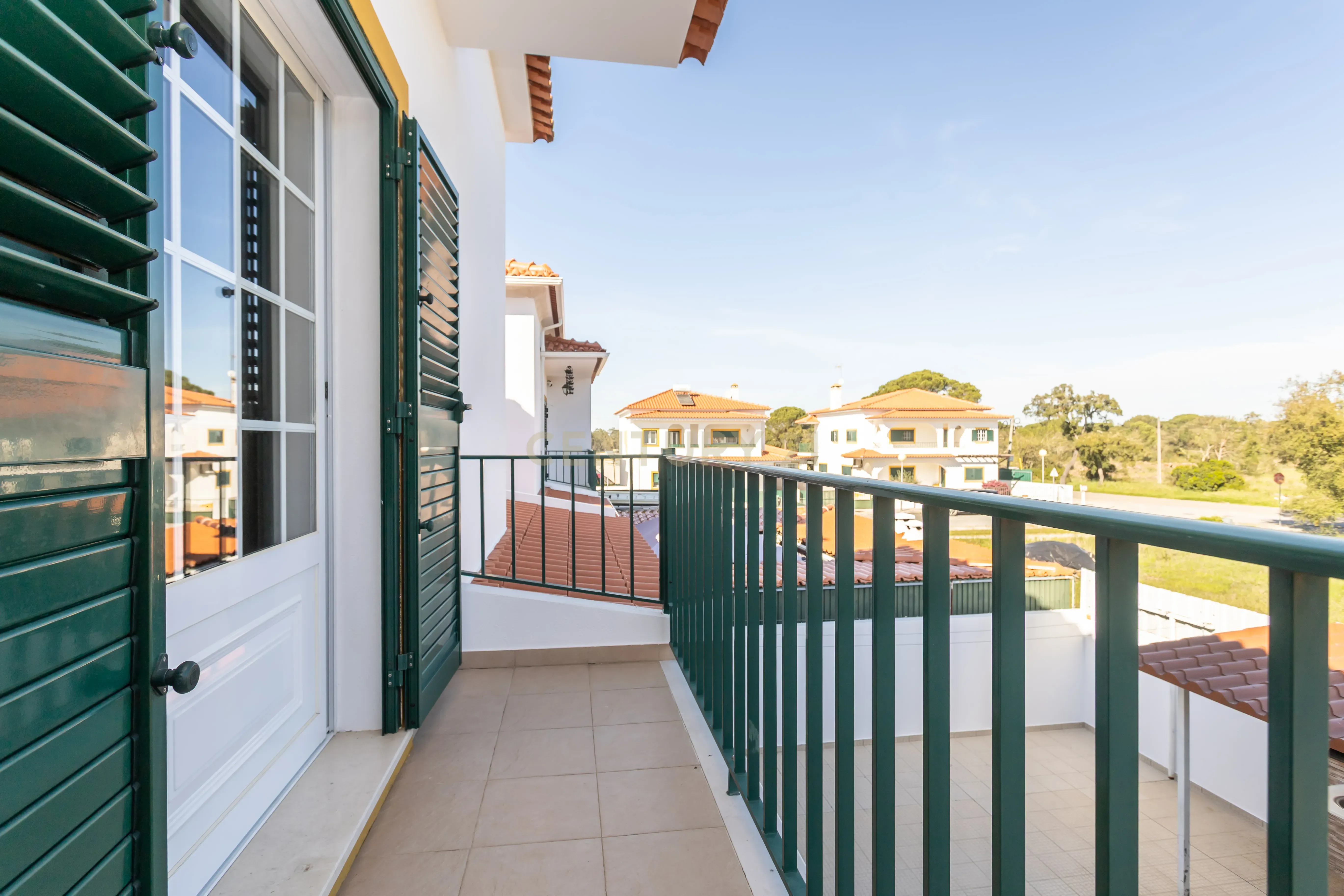 Fotografia 8 de Viva com Qualidade e Espaço – Excelente Moradia T3 em Zona Residencial Calma, Pegões