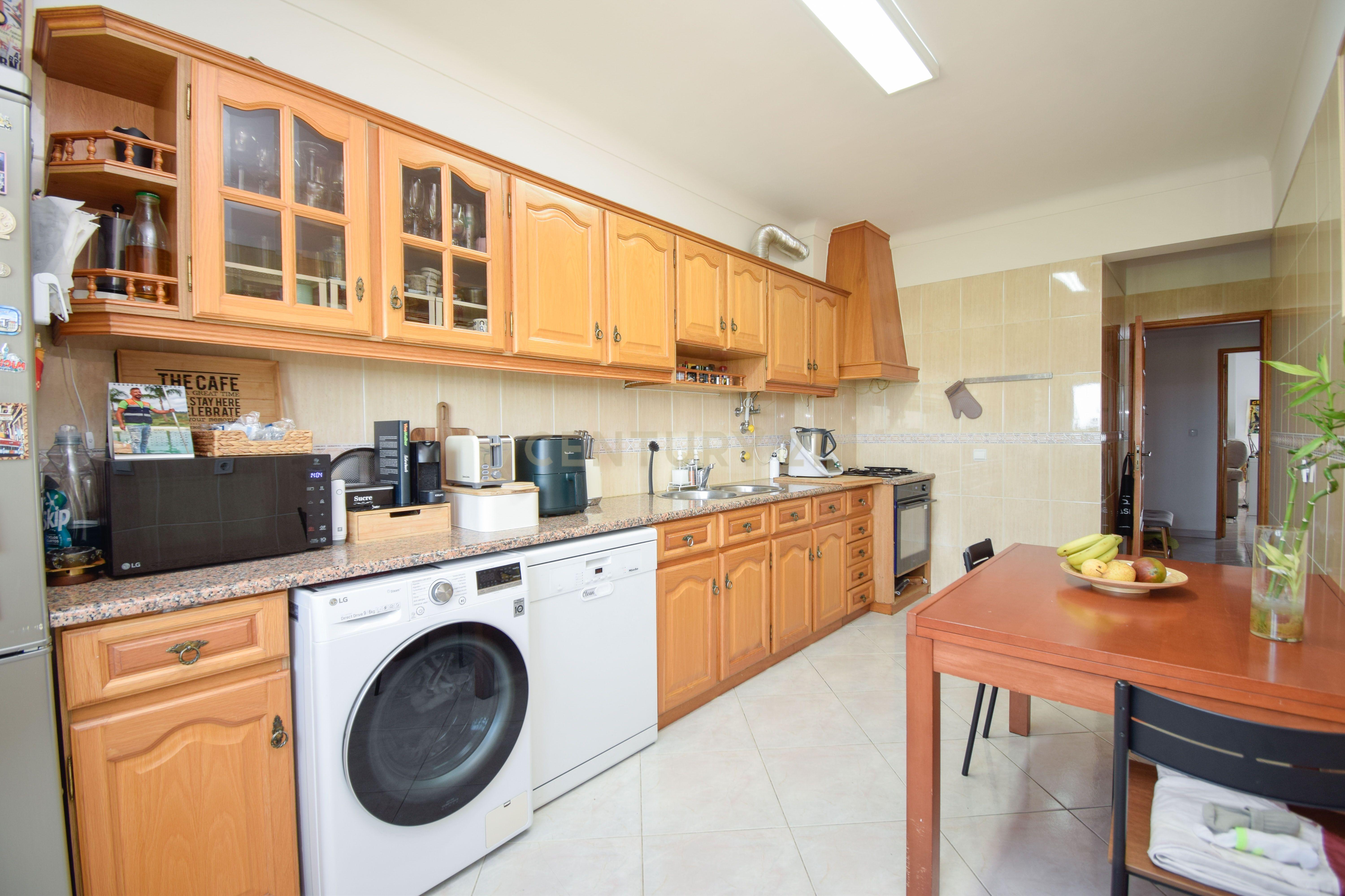 Fotografia 10 de Espaçoso apartamento  T3 em Samouco, Alcochete - Oportunidade Única