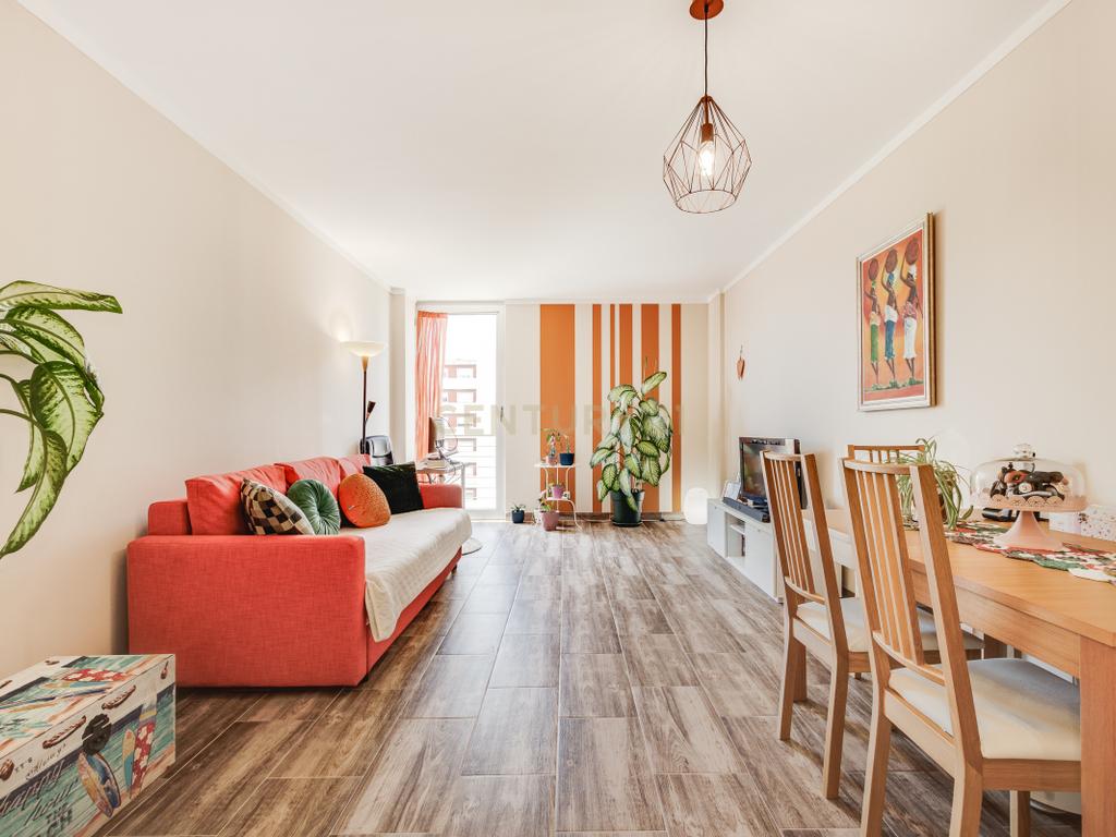 T1 Muito Espaçoso na Alta de Lisboa com Garagem e Arrecadação - Image 1
