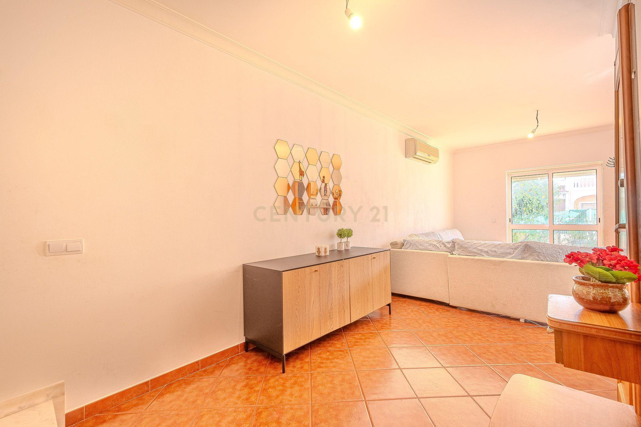 Moradia T2 com Garagem e Logradouro - Ferreiras, Albufeira - Image 5
