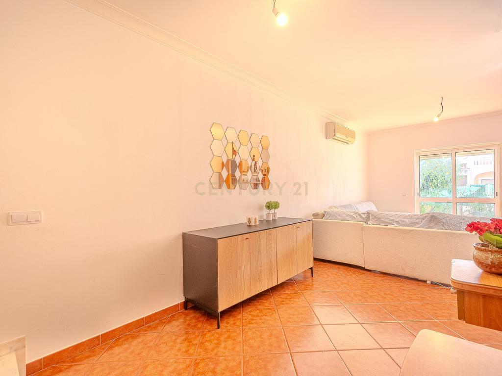 Moradia T2 com Garagem e Logradouro - Ferreiras, Albufeira - Image 8