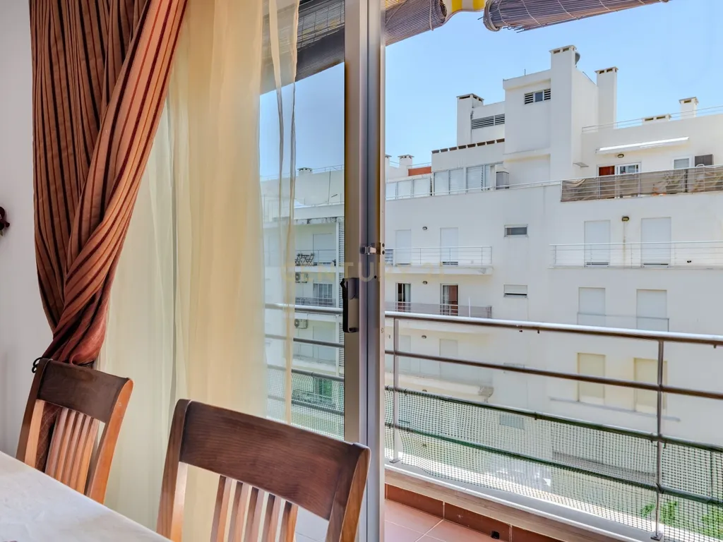 Apartamento T2 - Oportunidade Única a 5 Min da Praia da Rocha! - Image 10