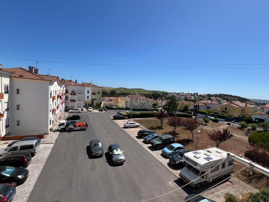 Apartamento T2 com Sótão e garagem - Torres Vedras - Image 22