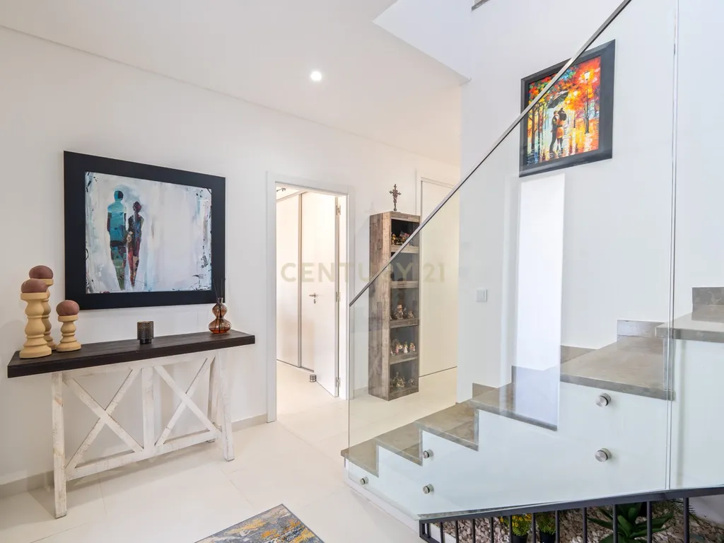 Moradia T3 + 1 Moderna com Piscina e Acabamentos de Luxo – Algoz - Image 5