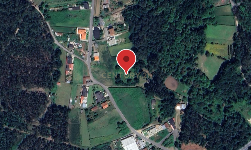 Terreno plano, com 2152m2, localizado a 5 minutos do centro de S. Pedro da Torre - Image 3