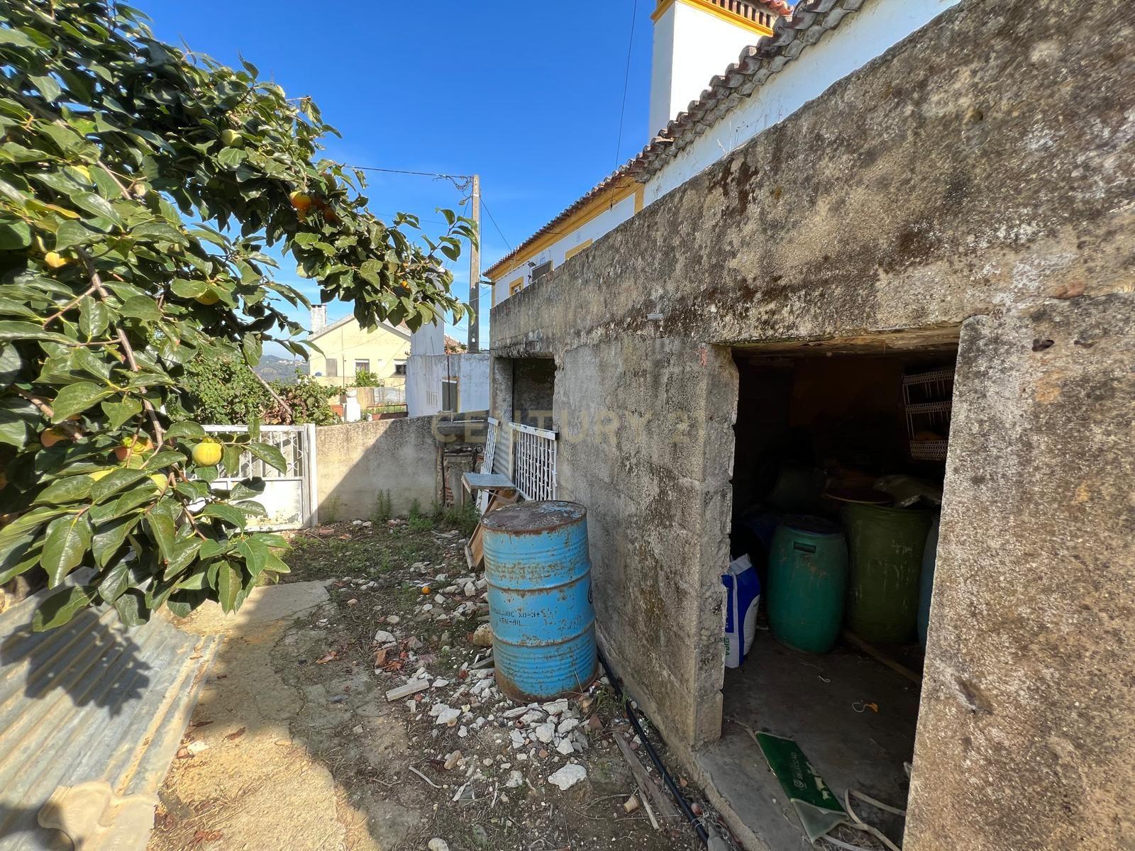 Casa para reconstrução total a 10 min da Praia Fluvial de Aldeia do Mato Abrantes - Image 5