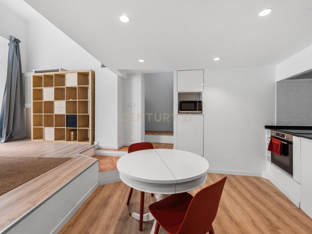 Loft T0+1 Renovado em Alcântara a 50 metros da futura estação de metro de Alcântara - Image 5