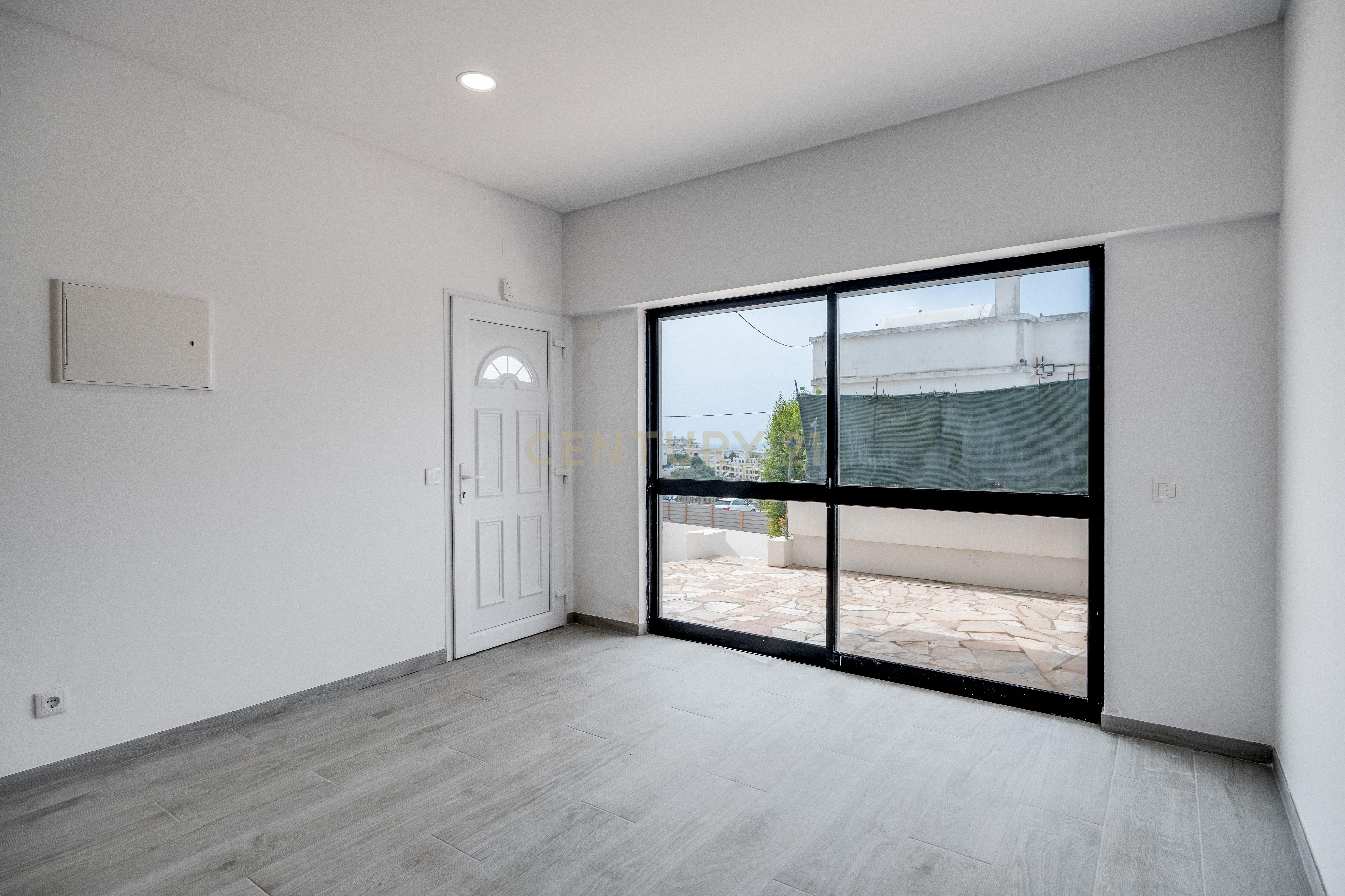 Fotografia 7 de T0+1 Renovado com Armazém de 105 m² e Logradouro Privado em Albufeira