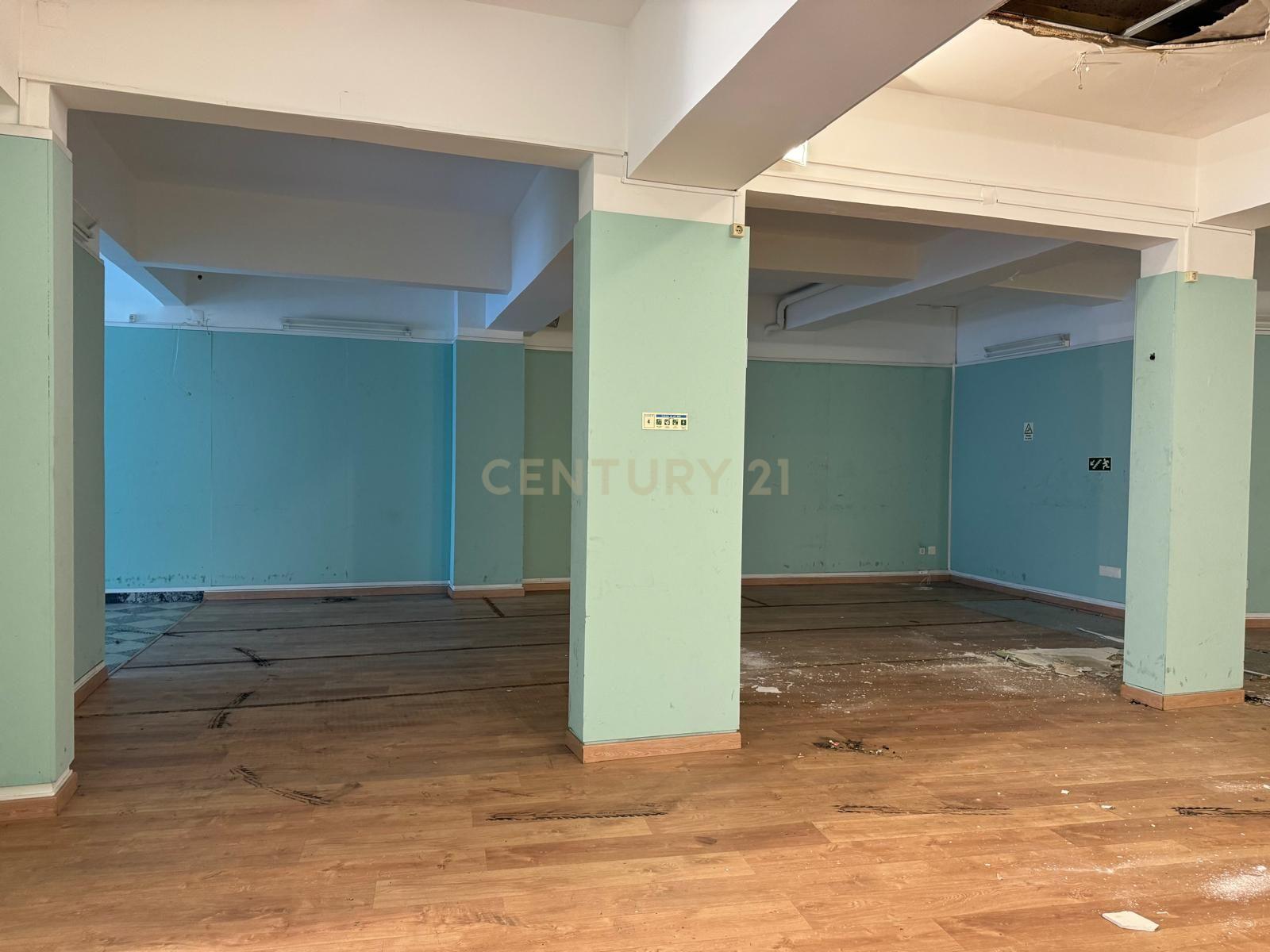 Arrenda-se Espaço Comercial de 370m² junto ao Campo Mártires da Pátria - Image 10
