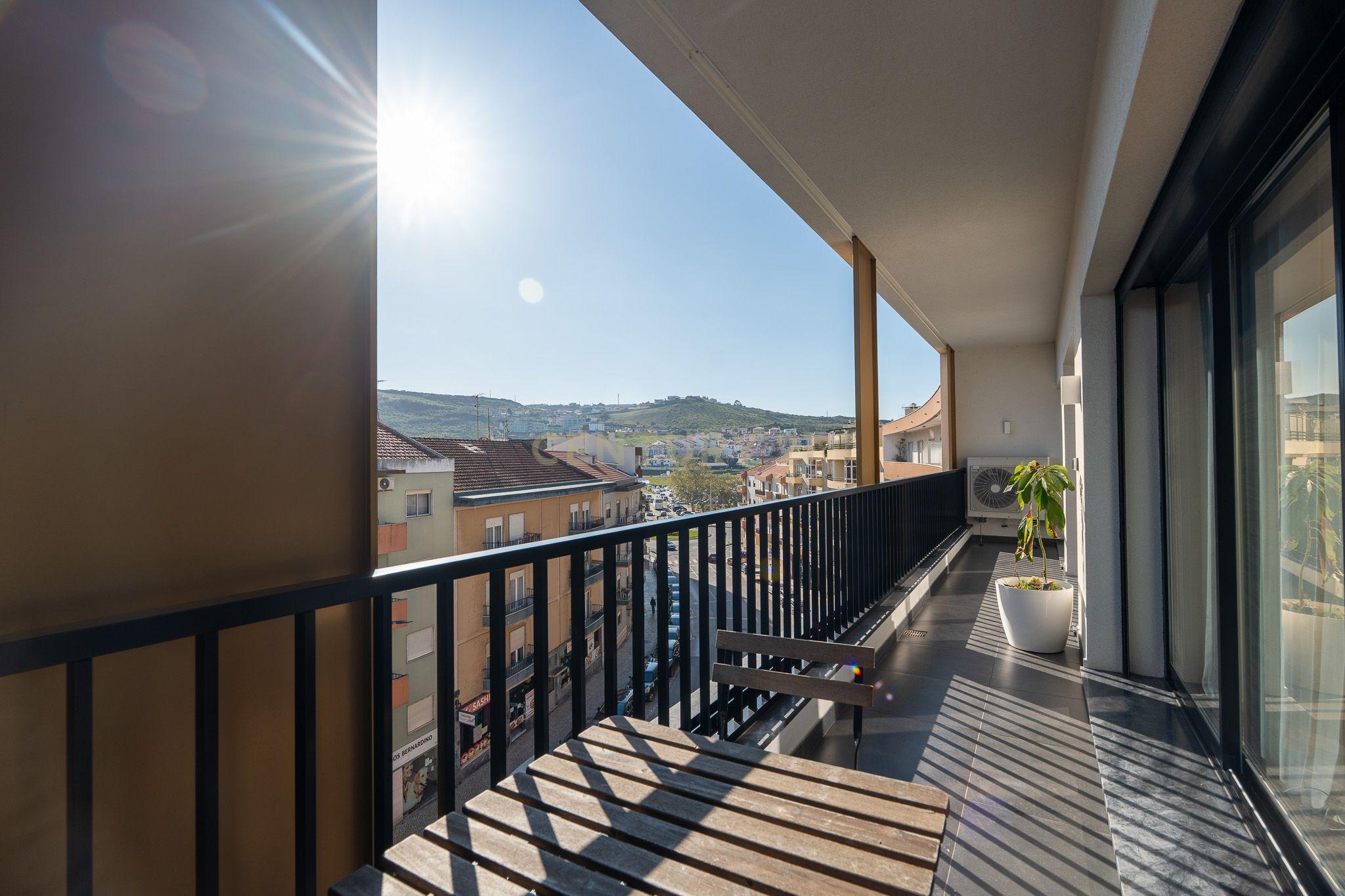 Apartamento T3+1 duplex, com terraço e estacionamento, no centro da cidade de Torres Vedras - Image 14