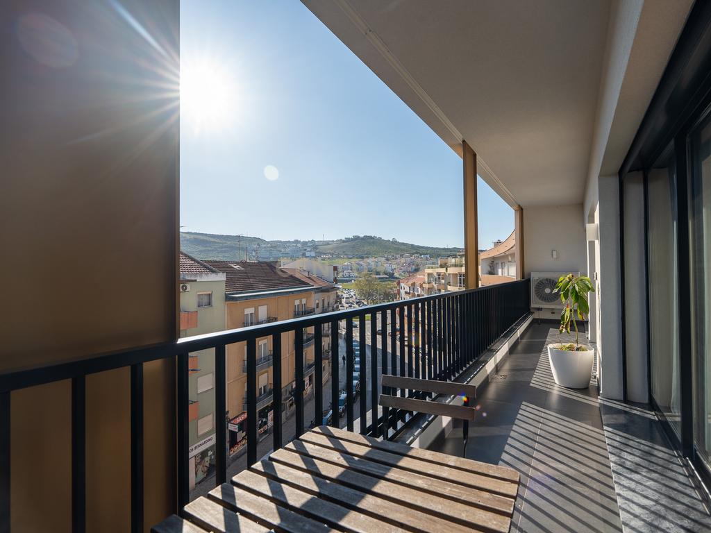 Apartamento T3+1 duplex, com terraço e estacionamento, no centro da cidade de Torres Vedras - Image 14