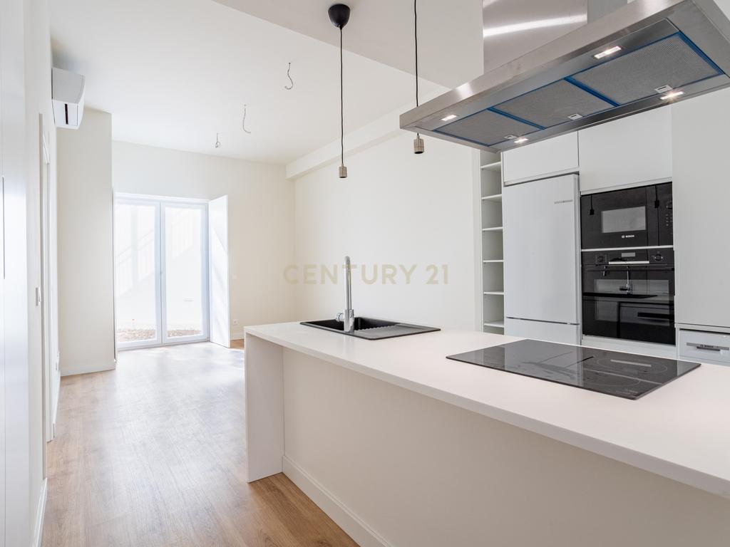 Apartamento T2 NOVO para Venda, em Campolide – Construção de Excelência com Traça Tradicional e Logradouro Privativo - Image 3