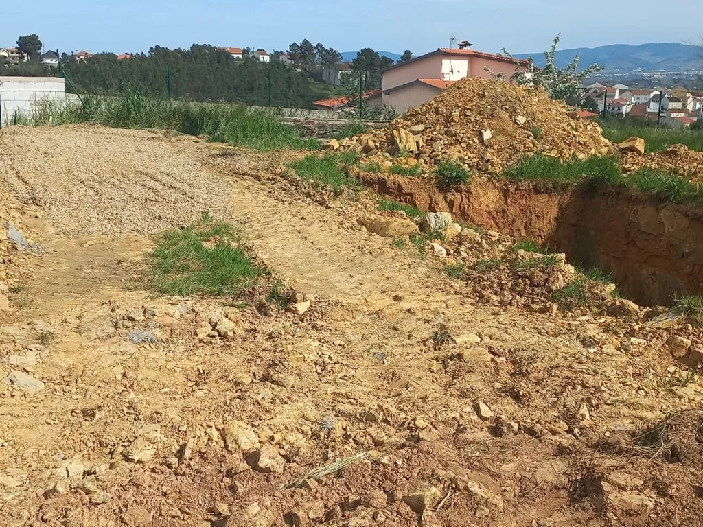 Encantadora Propriedade com construção e vista para Montanha - Image 5