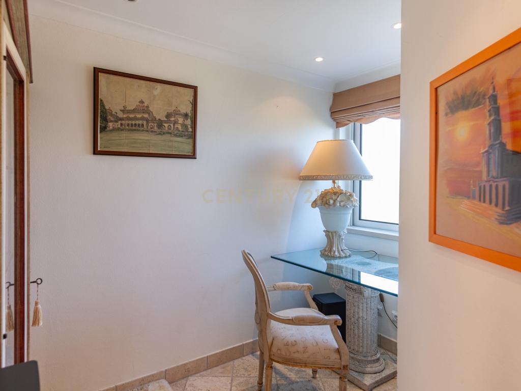 Moradia T5 com Piscina e Jardim em Lagoa, Faro - Image 41