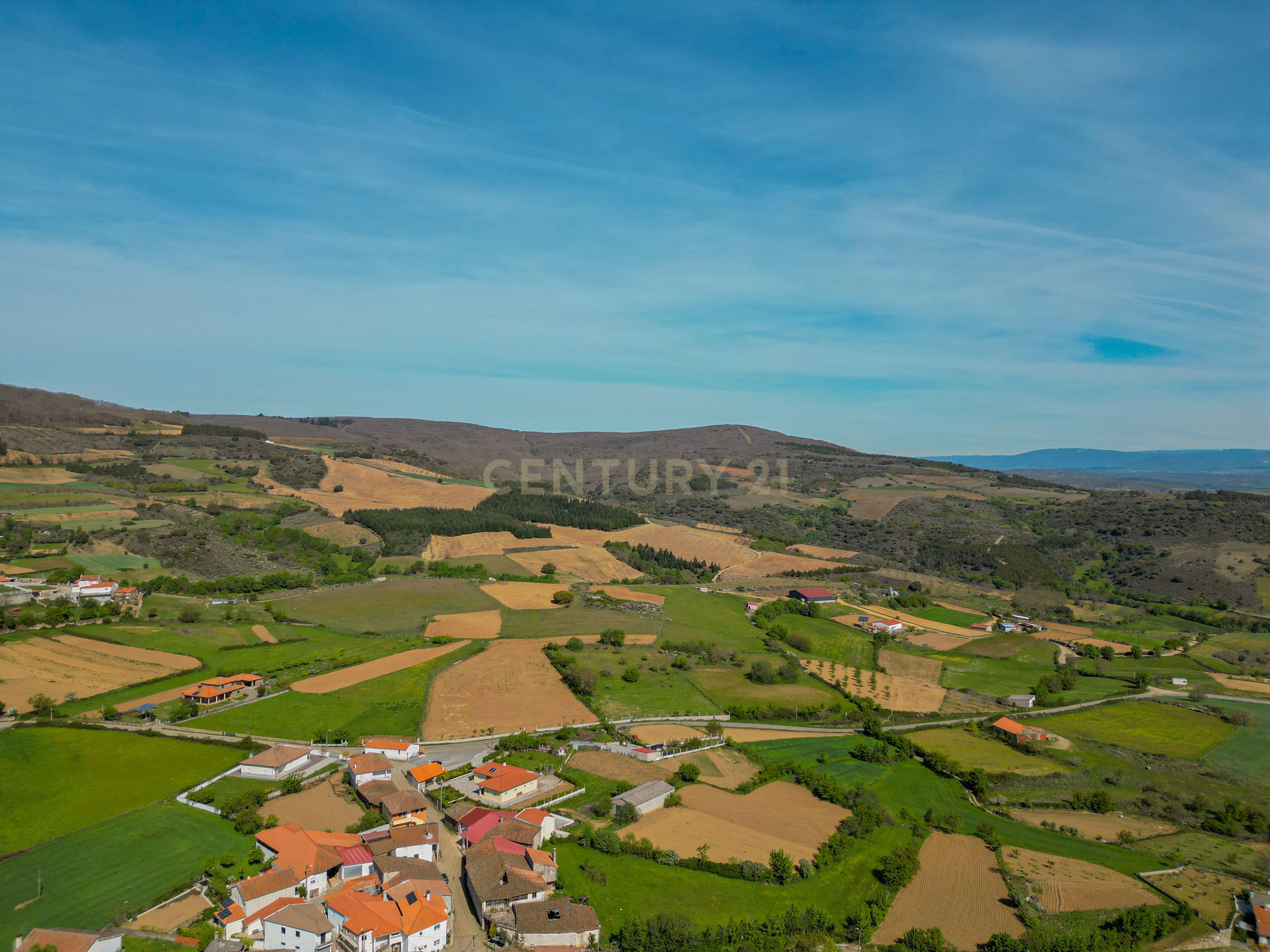 Fotografia 8 de Terreno Urbano em Rebordãos, Bragança