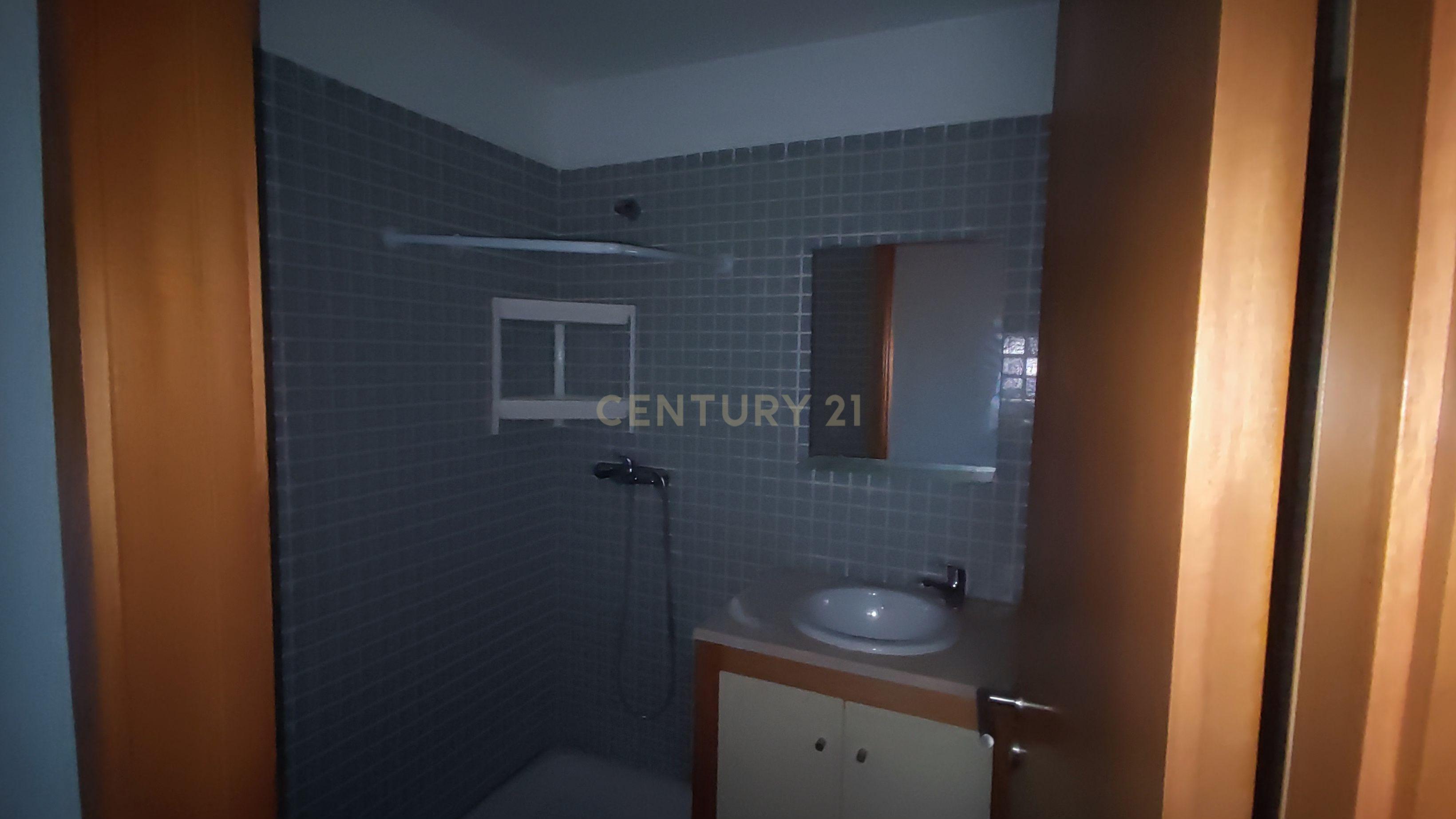 Apartamento T2 com Terraço e Garagem, Maia (Ao Aeroporto) - Image 12