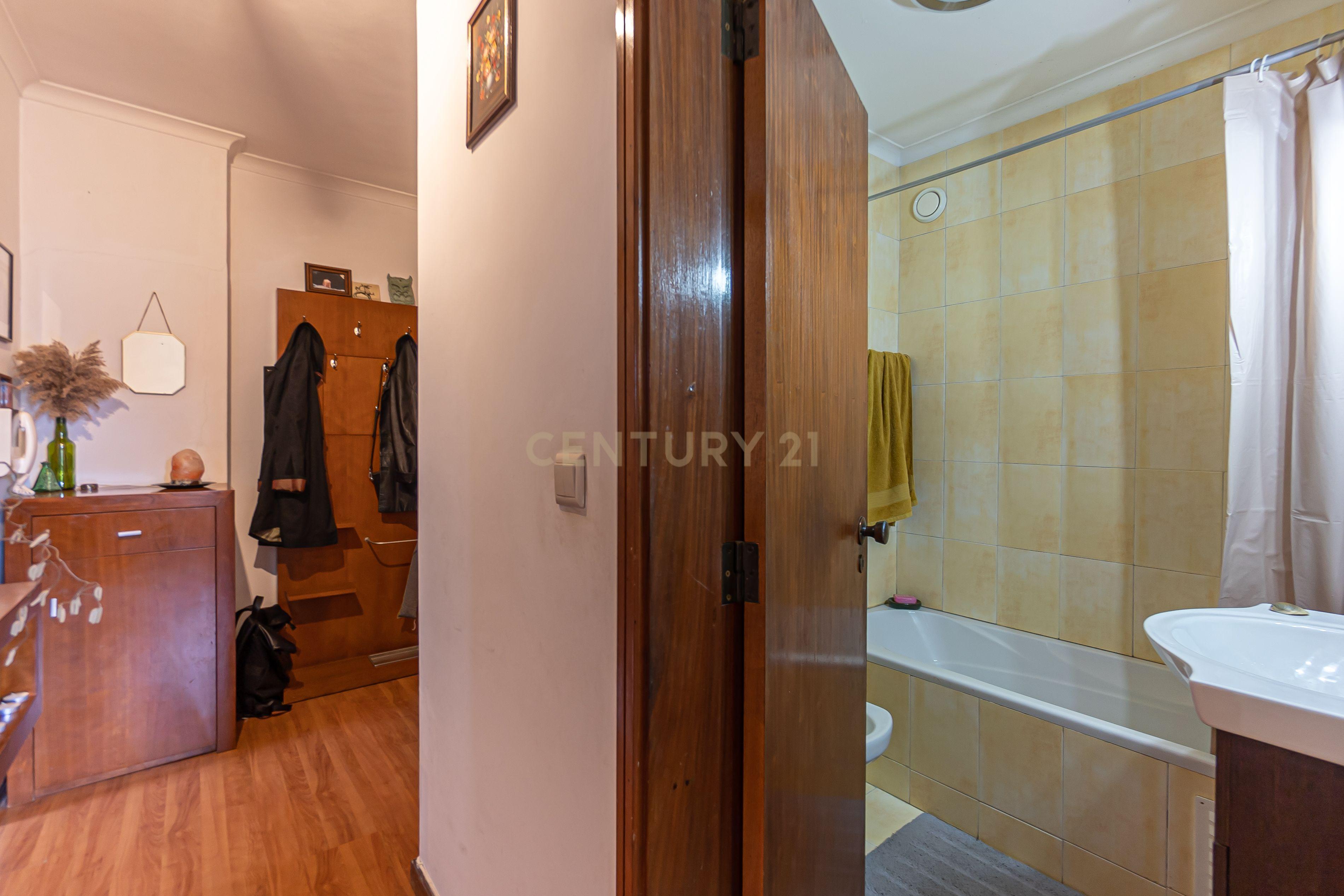 Apartamento T1 com garagem e varanda à Venda – Constituição | Porto Junto ao Vitalis Park (Centro de Treinos FCP) - Image 6
