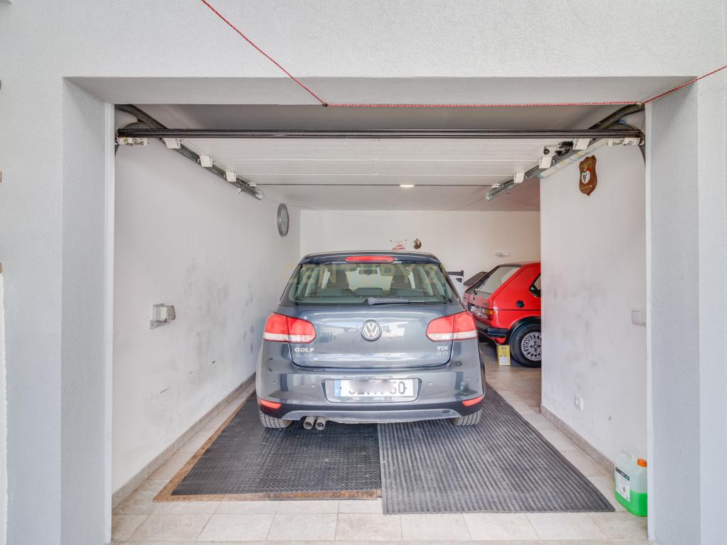 Moradia T3 Térrea Isolada com Zona Gourmet, Garagem e Carregamento Elétrico – Alcabideche - Image 32