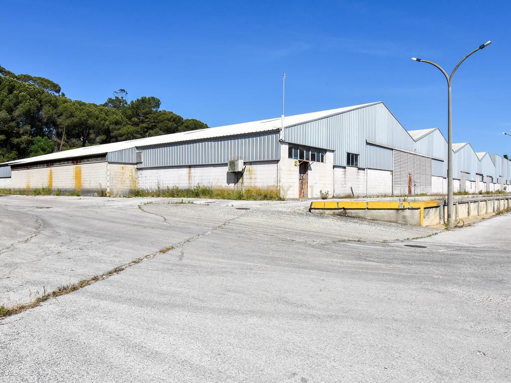 Armazém 700m2 - Setúbal - Image 1