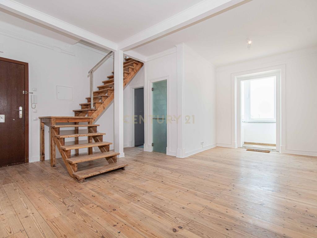 Apartamento T2 de Charme com vista rio e estacionamento em São Vicente, Lisboa - Image 2