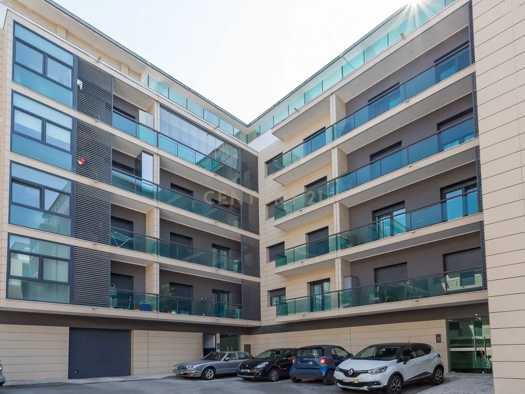 Apartamento T2 num condomínio com Vista Panorâmica em Odivelas, Famões - Image 37