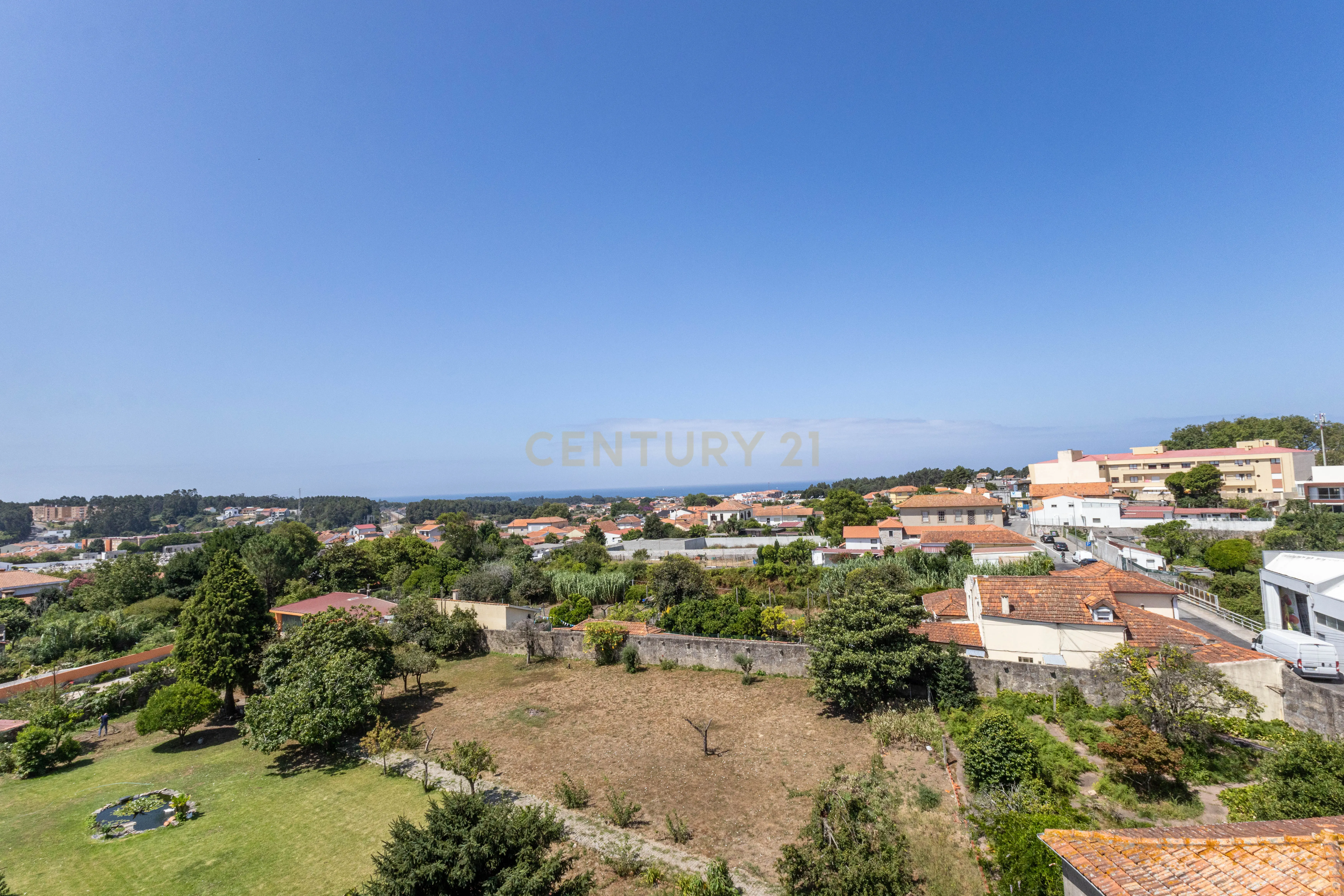Fotografia 11 de Apartamento T2+1(T3) último piso na cobertura com vista mar, com garagem dupla e arrumos o +1 com luz direta.