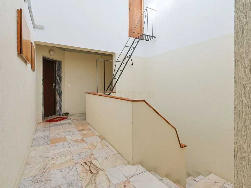 T3 totalmente remodelado em Vale de Milhaços, Corroios - Image 19