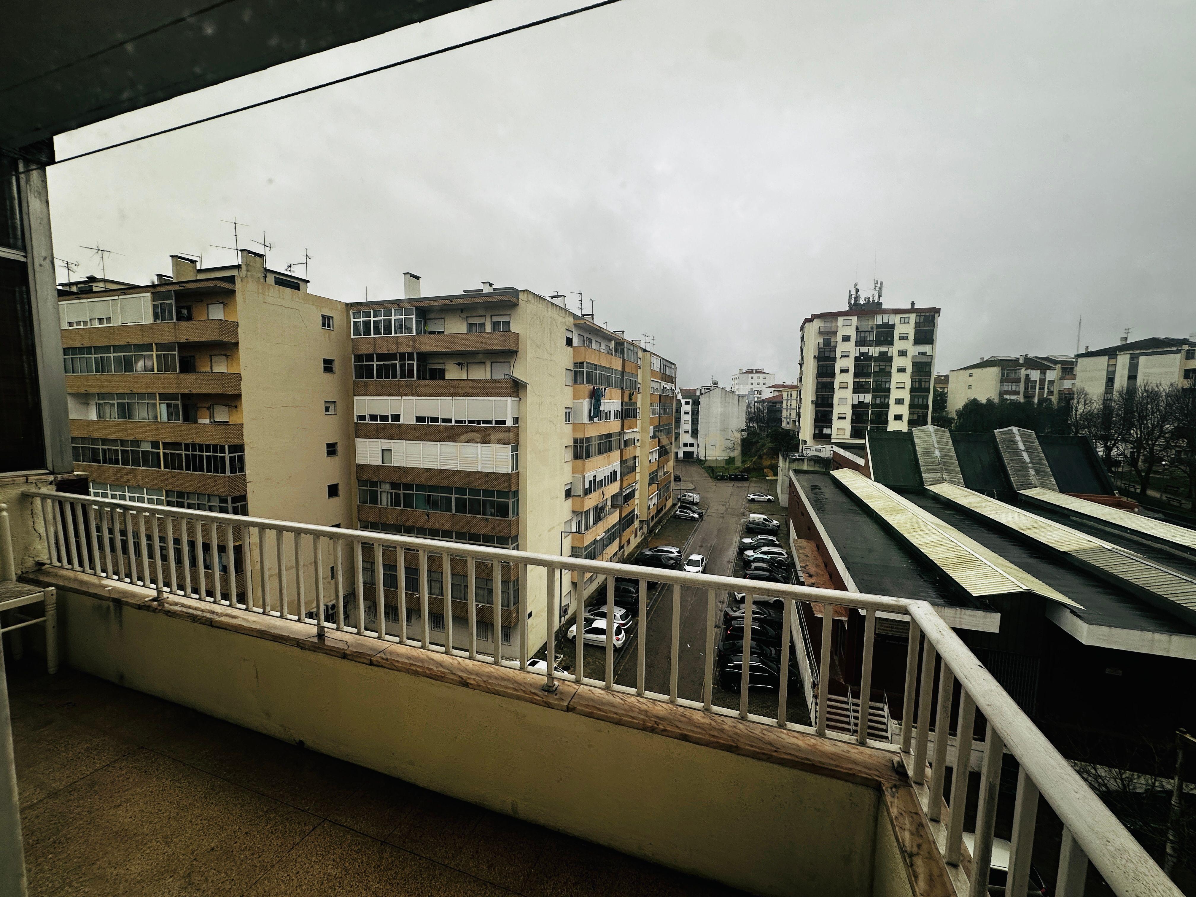 Apartamento T2 em Arrentela - Paio Pires - Seixal - Lisboa - Boa Localização - Image 1