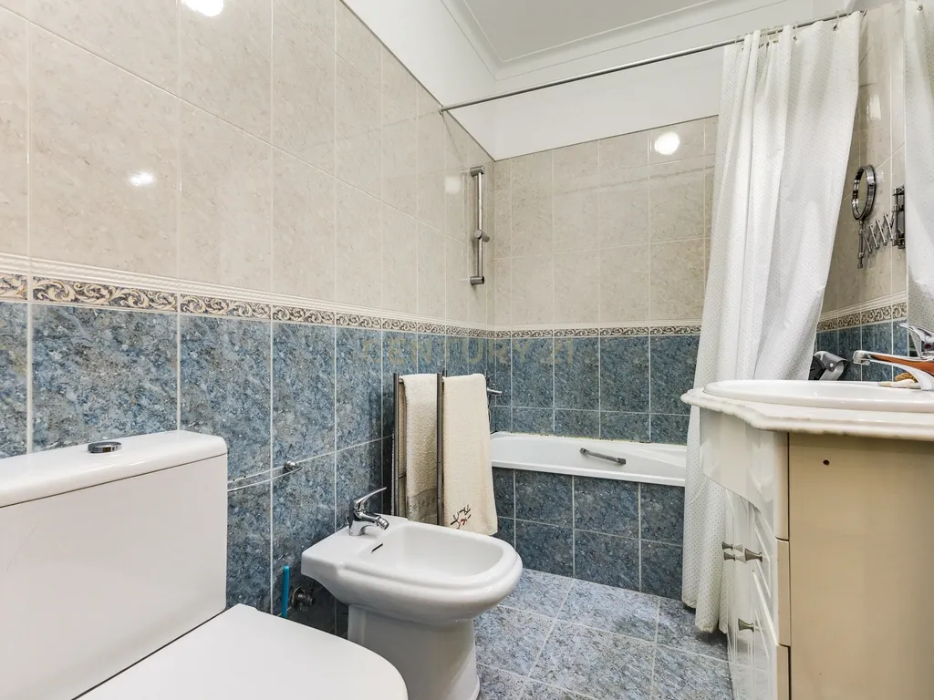 Apartamento T3 com 129m2 e Garagem, na Quinta Da Piedade - Image 15
