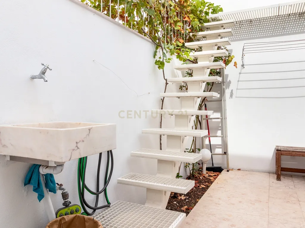 Extraordinário apartamento T3+1 com pátio exterior privado, junto ao Campo Pequeno, Lisboa. Em Venda! - Image 24