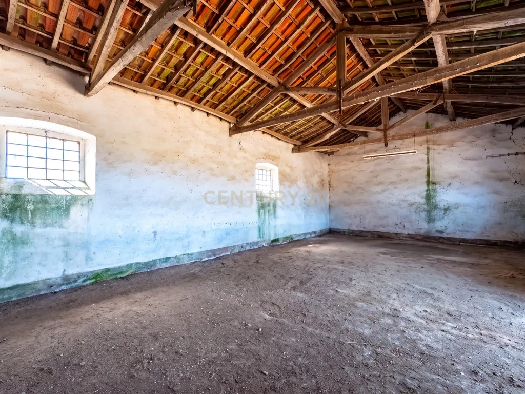 Propriedade, em Prédio Misto, com 17.000m2 localizada a 5Km de Estremoz - Image 18