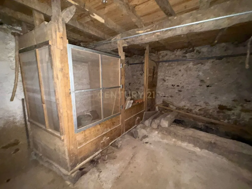 Casa T4 com Jardim e Adega em Vimioso - 53.000€ - Image 11