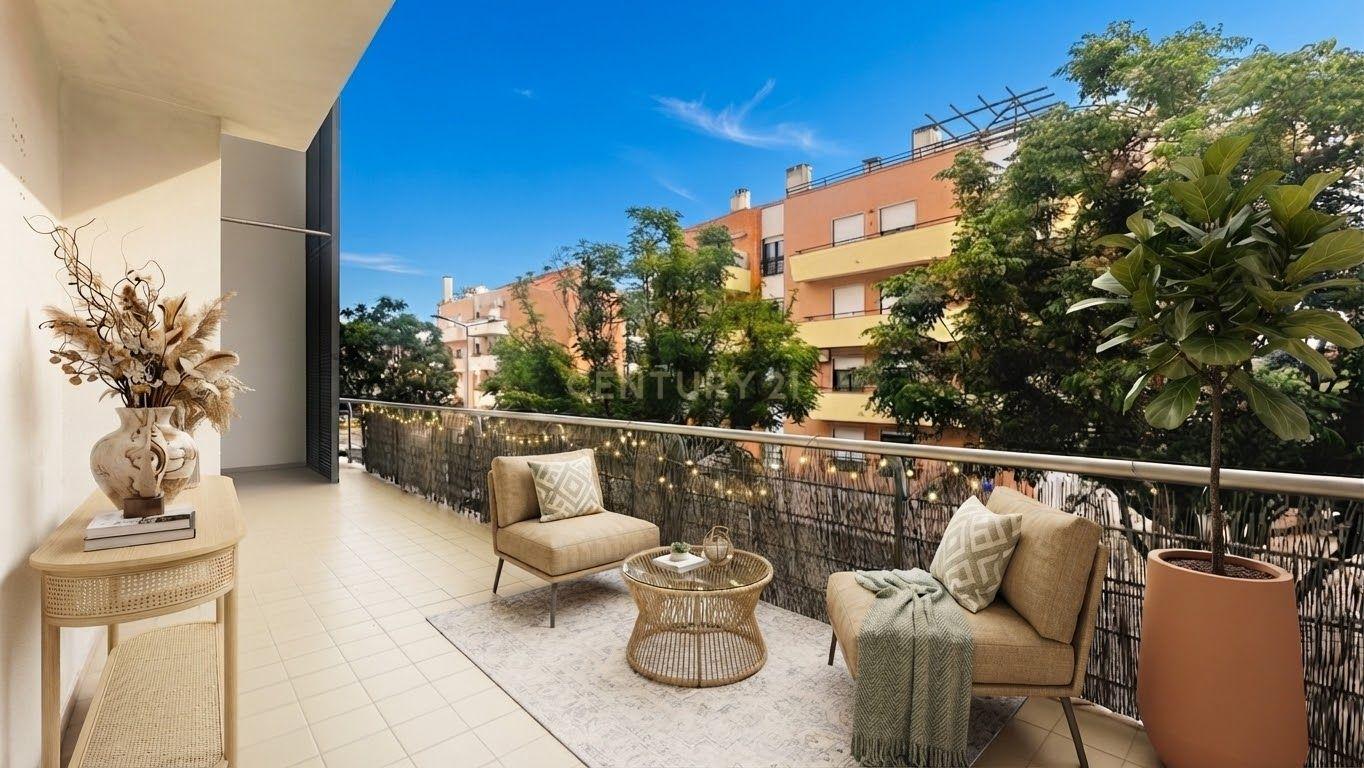 Apartamento T3 com Varandas, Garagem e Parqueamento, na Vila Serena, Pinhal Novo