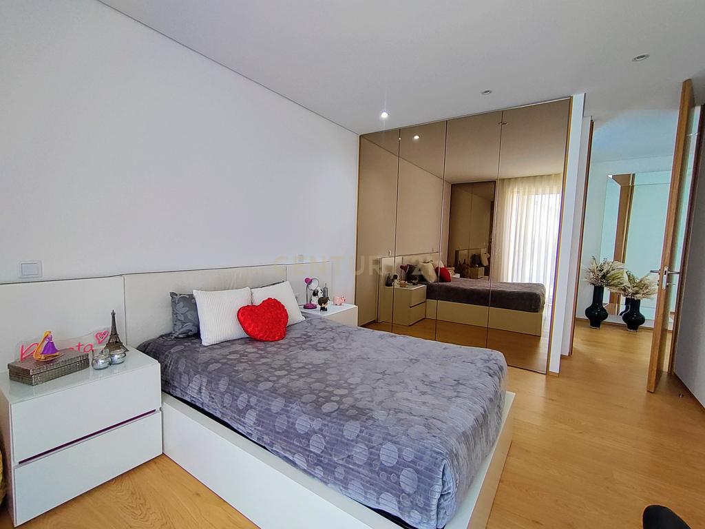 Moradia T4 Moderna com Piscina e Jardim – Touguinha - Image 42