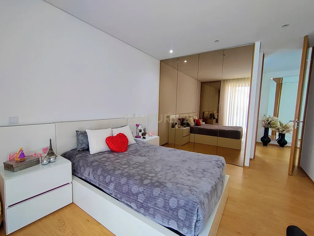 Moradia T4 Moderna com Piscina e Jardim – Touguinha - Image 42