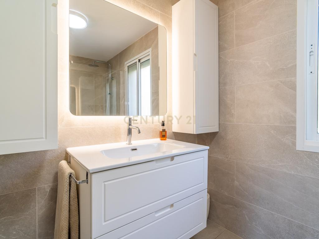 Moradia renovada com vista para o mar e perto da praia – Torreblanca, Fuengirola - Image 25