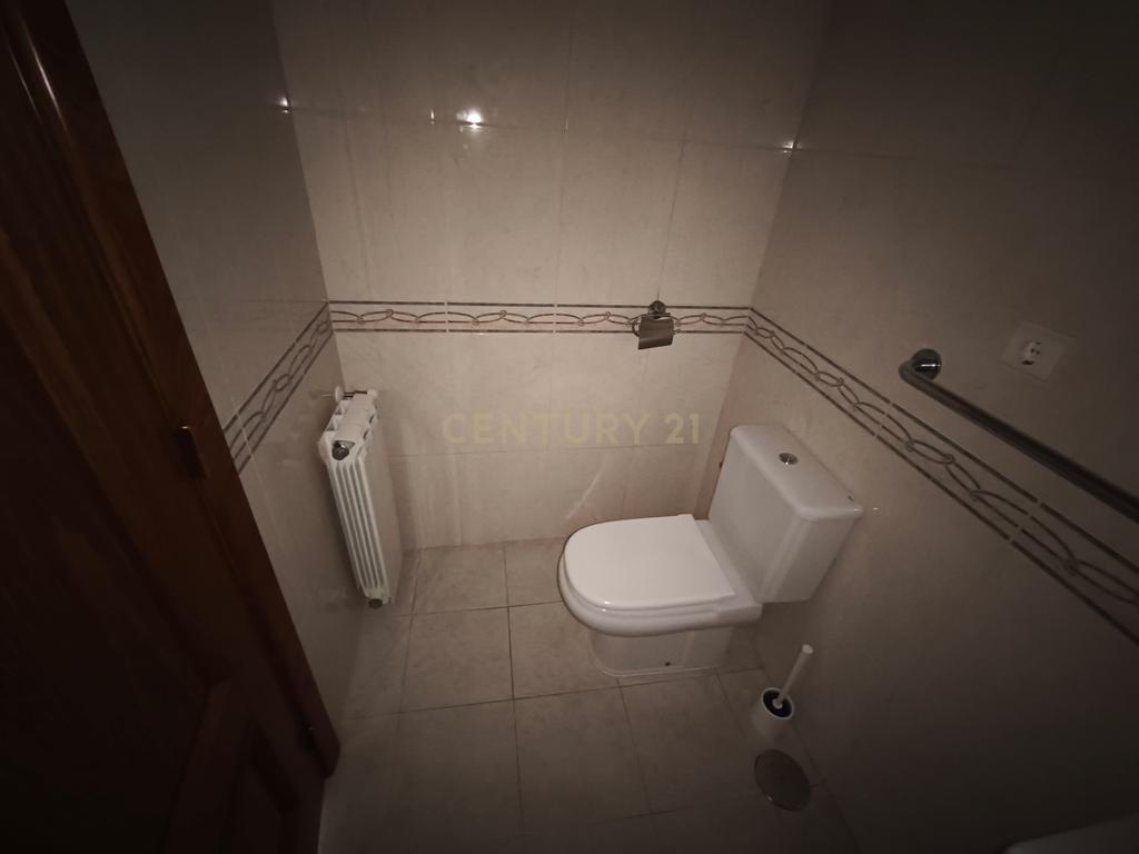 Apartamento T3 para arrendar com terraço de 200m² e garagem para dois carros — Lourinhã - Image 6